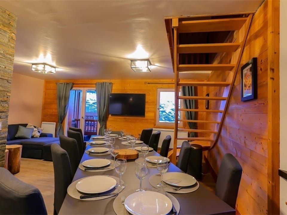 Duplex rénové à Val Thorens - 12 pers, 4 chambres, garage, proche pistes et commerces - FR-1-637-40 Apartment in Les Allues