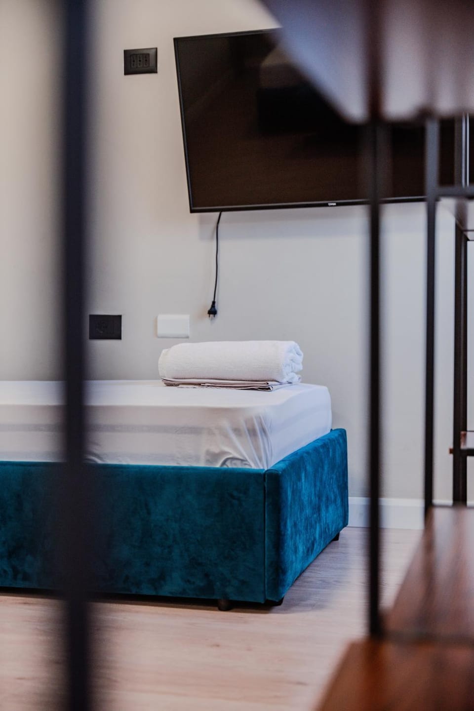 Bed, Bedroom, towels