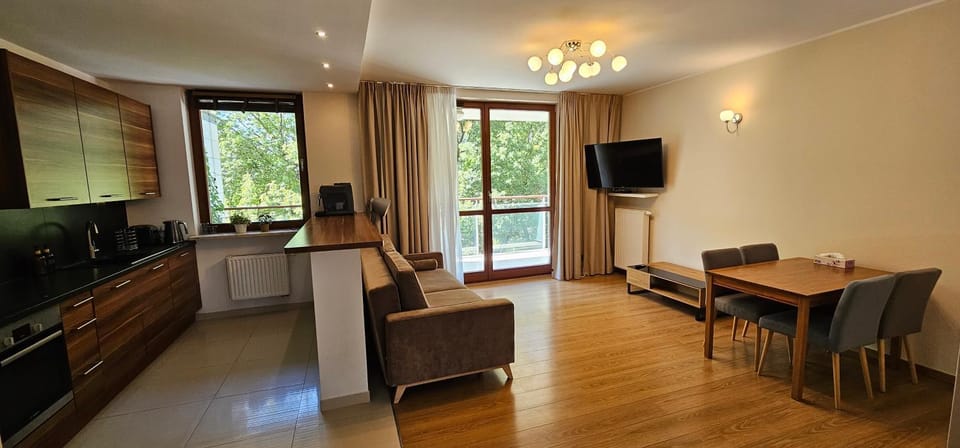 2 Bedrooms, 7 Minutes from Airport Apartment in Warsaw