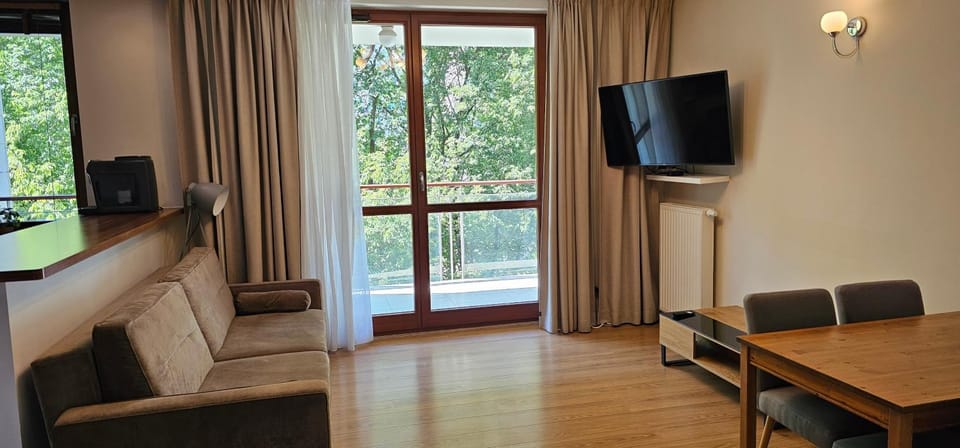 2 Bedrooms, 7 Minutes from Airport Apartment in Warsaw