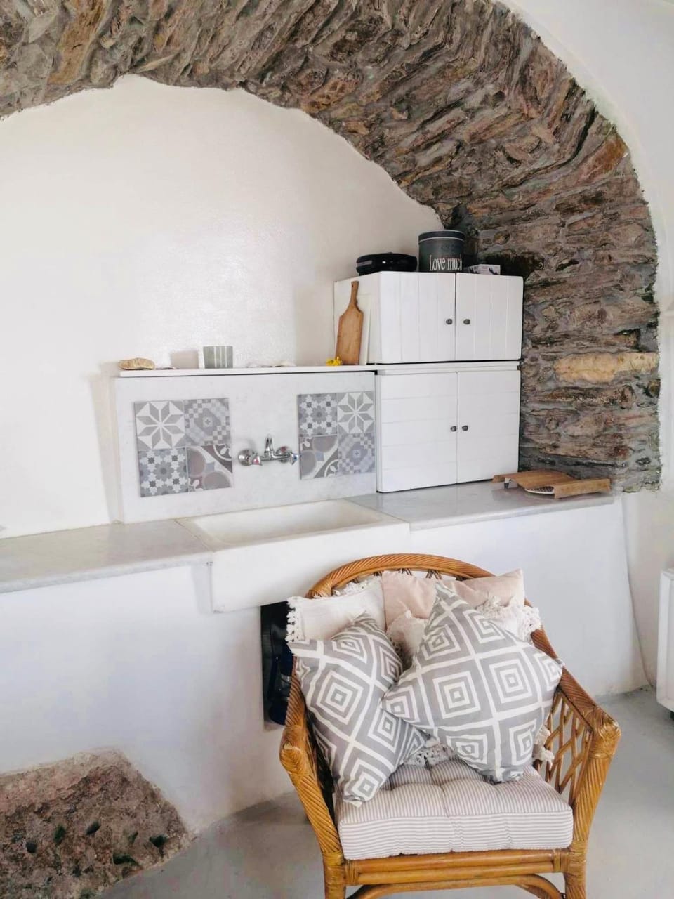 Naxos Mountain Retreat - Tiny House Build on Rock Apartment in Decentralized Administration of the Aegean