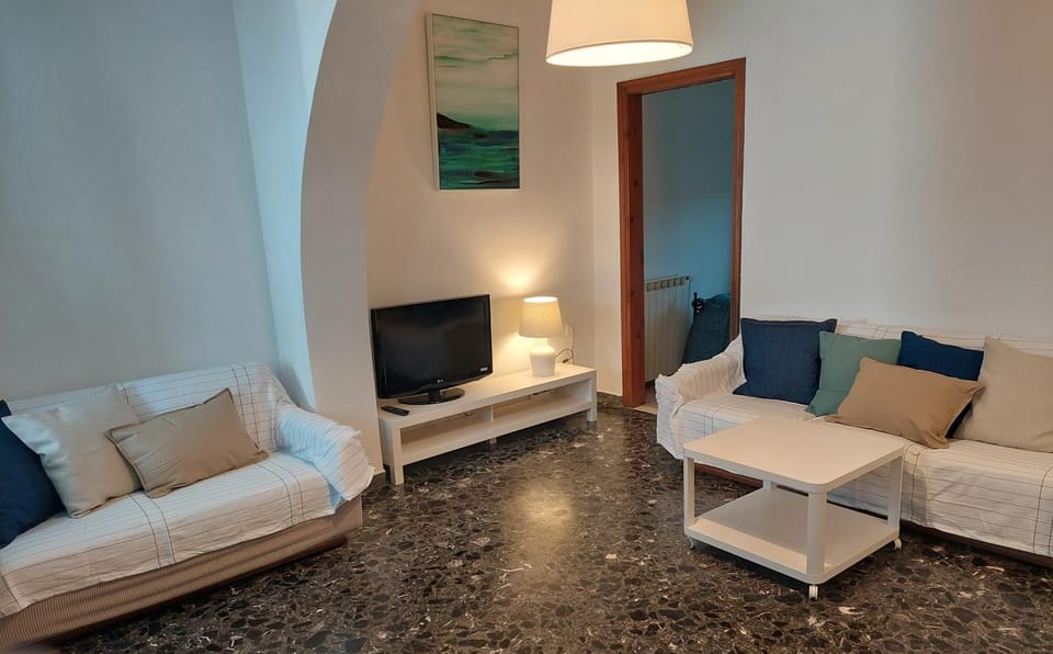 Η όμορφη Κώμη - Beautiful Komi spacious apartment House in Decentralized Administration of the Aegean