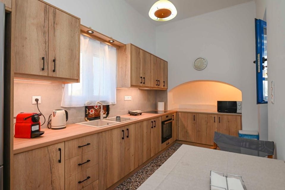 Η όμορφη Κώμη - Beautiful Komi spacious apartment House in Decentralized Administration of the Aegean