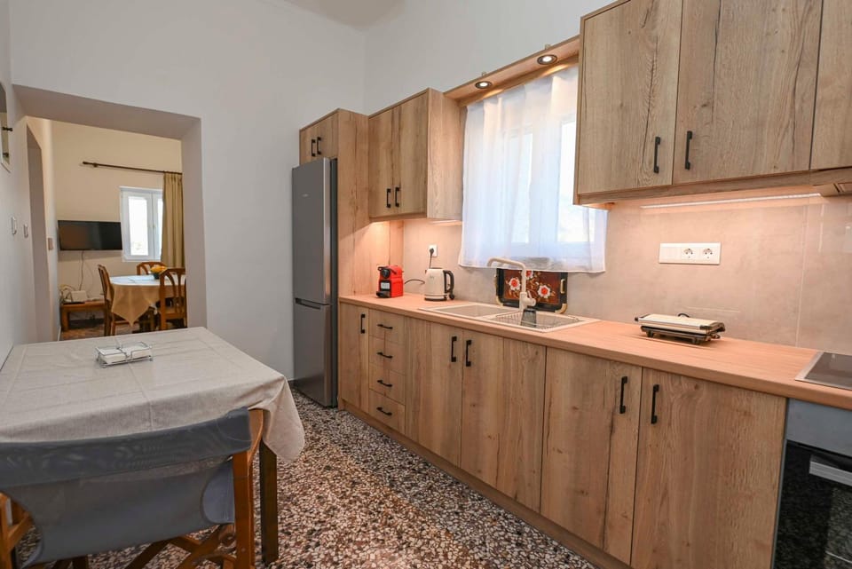 Η όμορφη Κώμη - Beautiful Komi spacious apartment House in Decentralized Administration of the Aegean