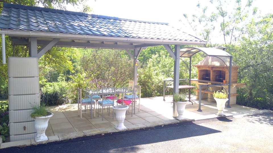 Patio, Spring, Summer, BBQ facilities, BBQ facilities, Garden, Dining area