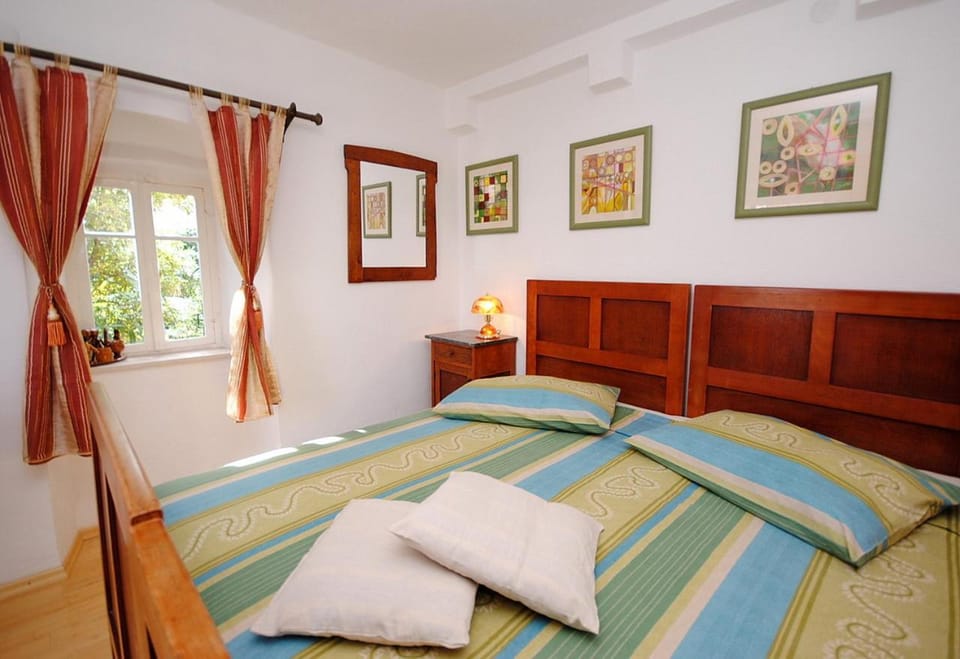 Antique apartment in the center of Brela Apartment in Brela