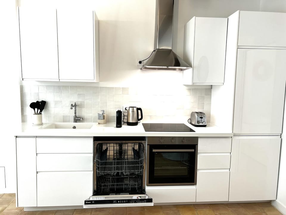 Kitchen or kitchenette, dishwasher, pet friendly, toaster, kitchen