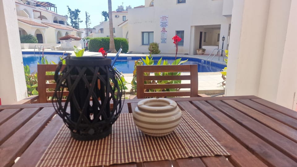 Patio, Pool view, Swimming pool, sunbed