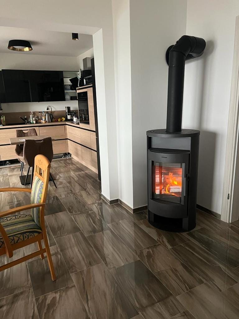 Kitchen or kitchenette, Living room