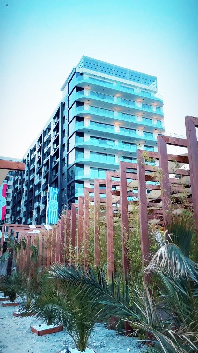 Property building, Restaurant/places to eat