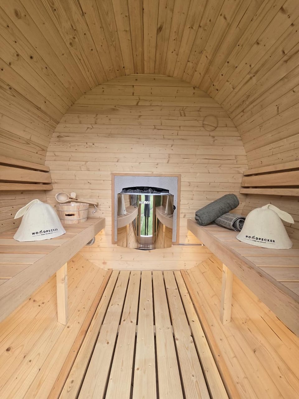 Hot tub, Sauna, Derwen House in Wales