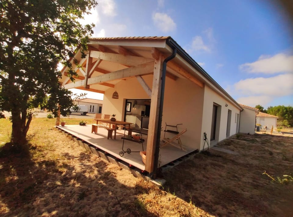 Property building, Facade/entrance, Garden
