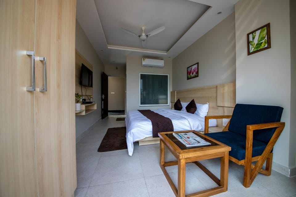 Bed, Photo of the whole room, Bedroom