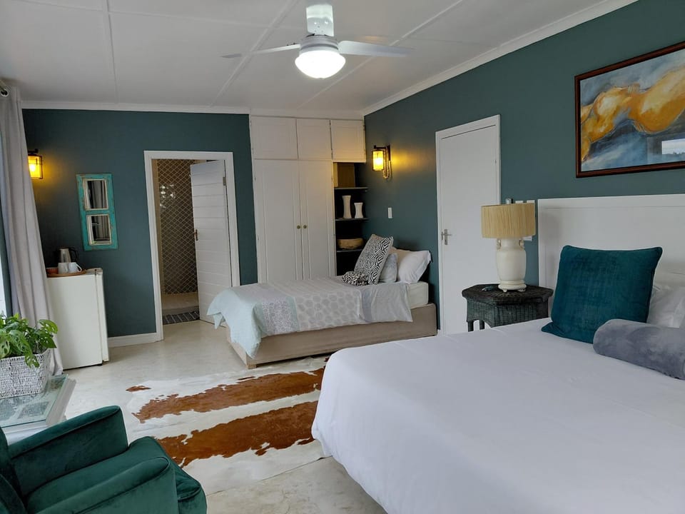 Ocean Blue Suite - Villa Roc Guesthouse, Pet Friendly Bed and Breakfast in Dolphin Coast