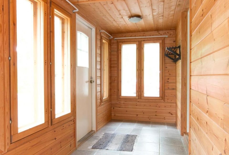 Authentic Wooden House by the River with an Igloo Apartment in Rovaniemi