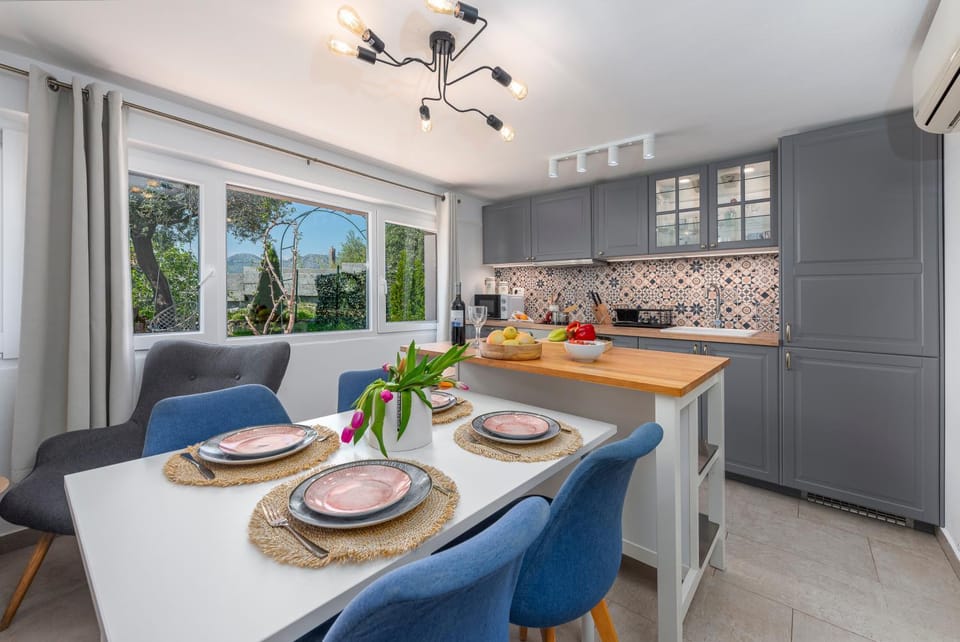 Friends and Family Apartment Apartment in Cavtat