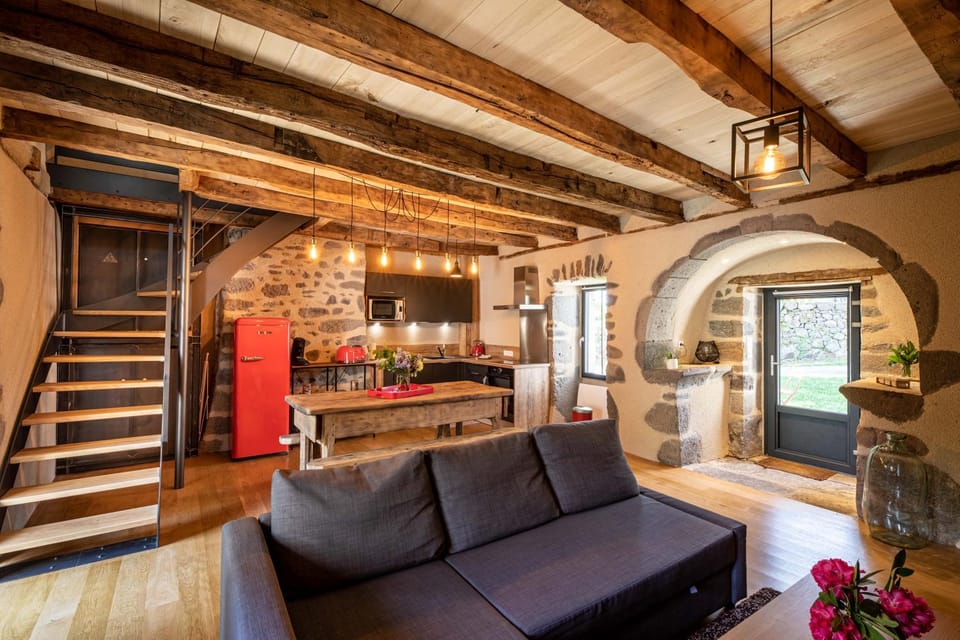 Maison typique des monts du Cantal House in Auvergne-Rhône-Alpes