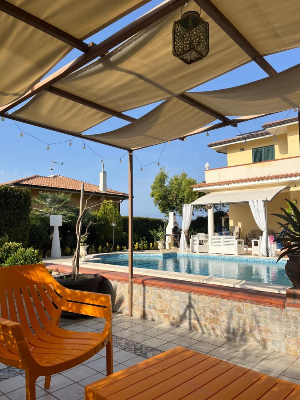 Property building, Day, Pool view, Swimming pool