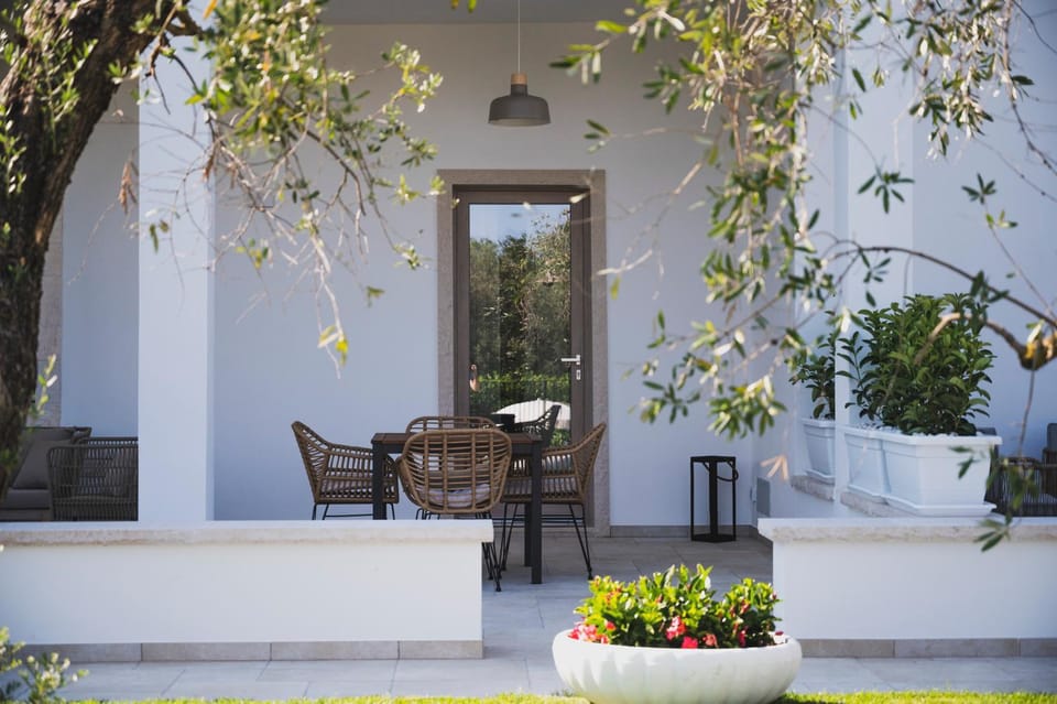 Patio, Facade/entrance