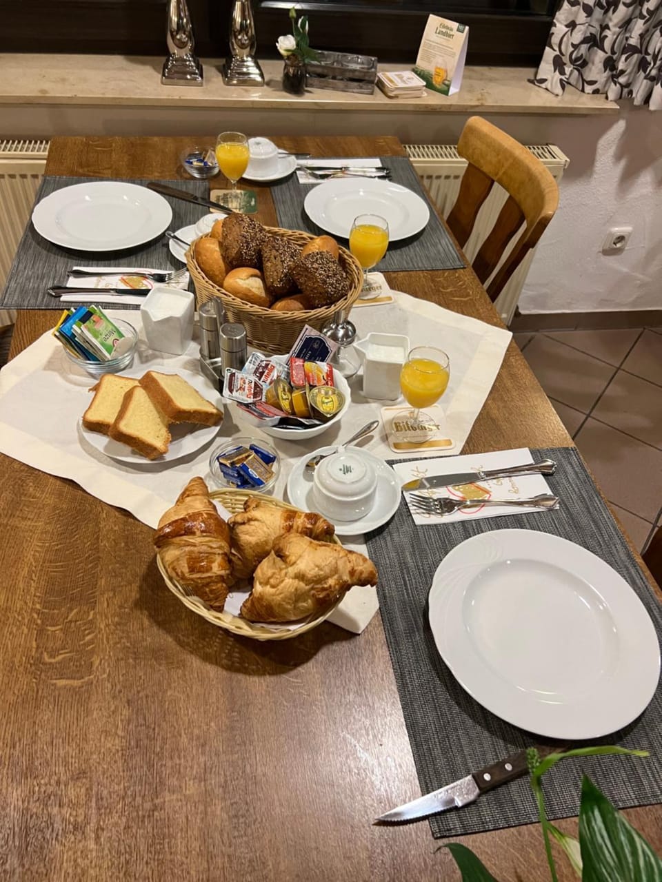 Food and drinks, Food, Breakfast, Continental breakfast, Lunch, Dinner, Drinks