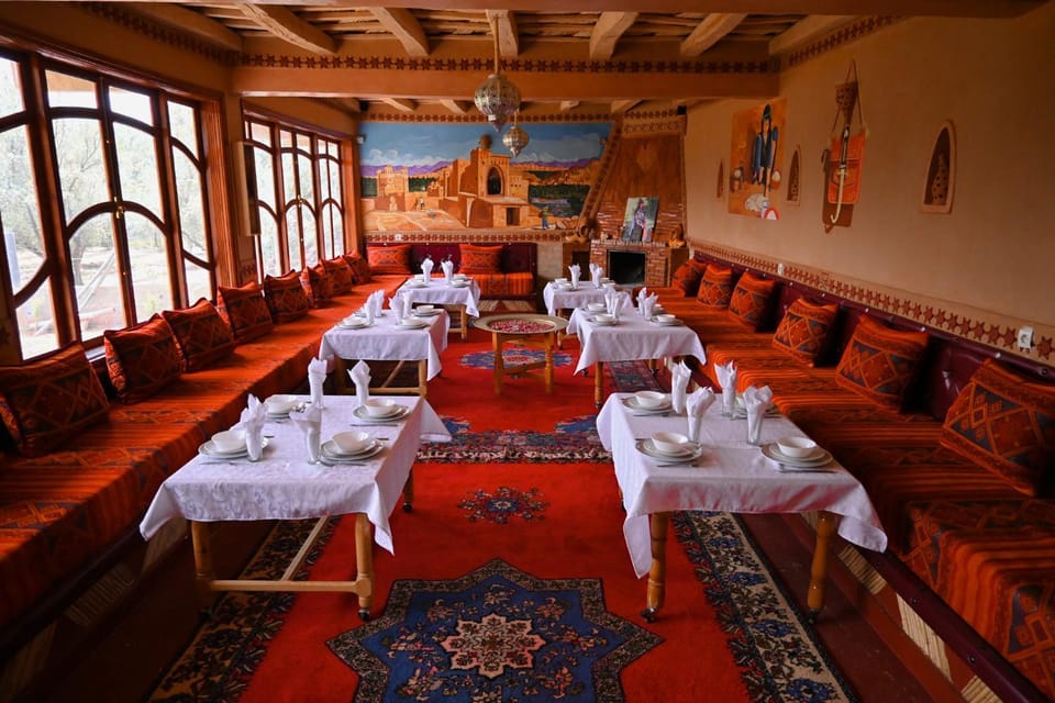 Restaurant/places to eat, Living room, Banquet/Function facilities, Seating area, Internal: Not applicable to any particular room