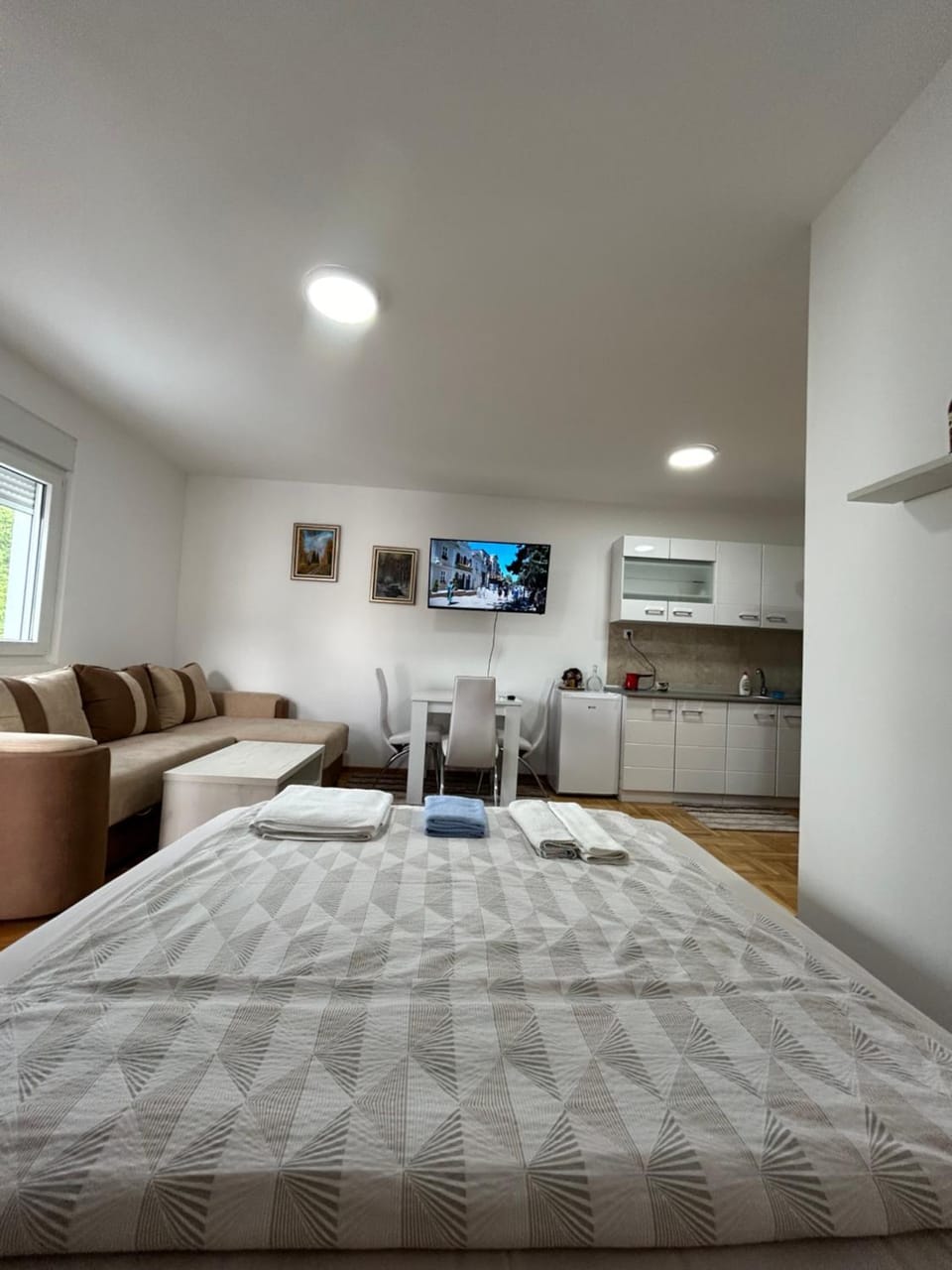 Bed, TV and multimedia