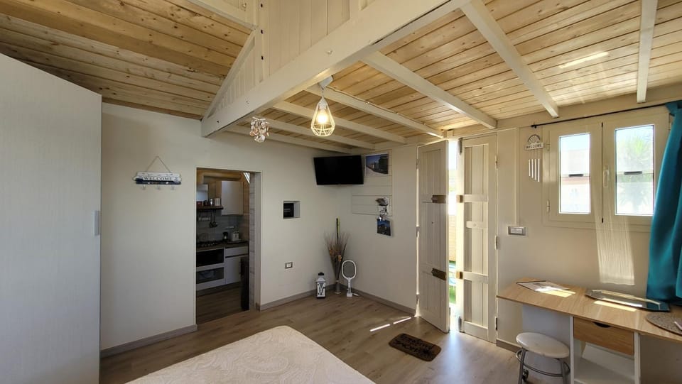 TV and multimedia, Photo of the whole room, Bedroom