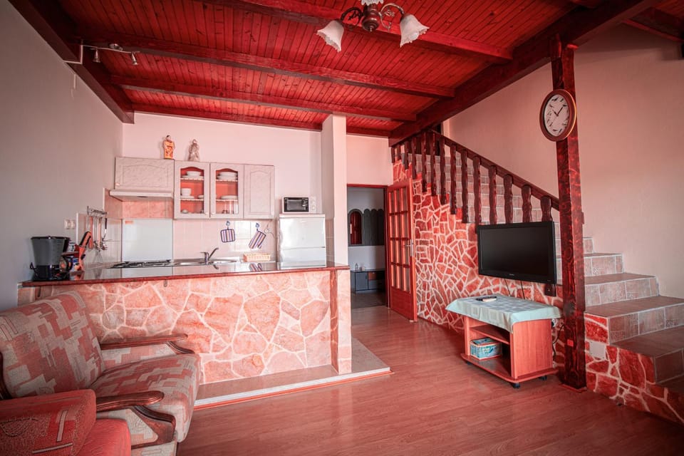 Kitchen or kitchenette, Living room