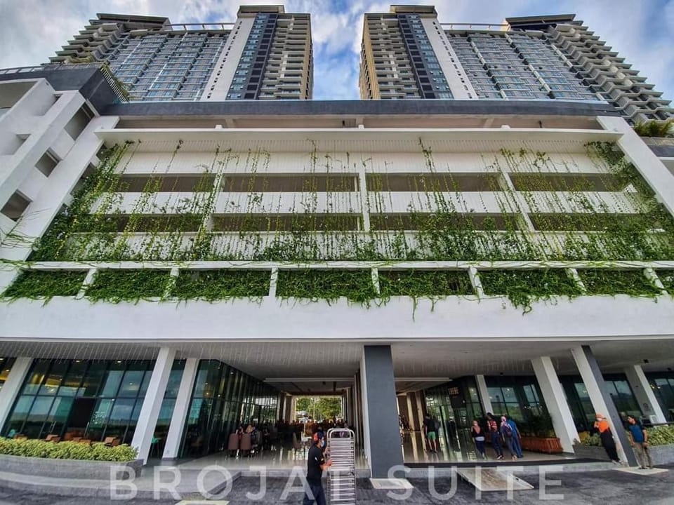 Brojat Suite Family City View @ Imperium Residence Apartment in Pahang, Malaysia