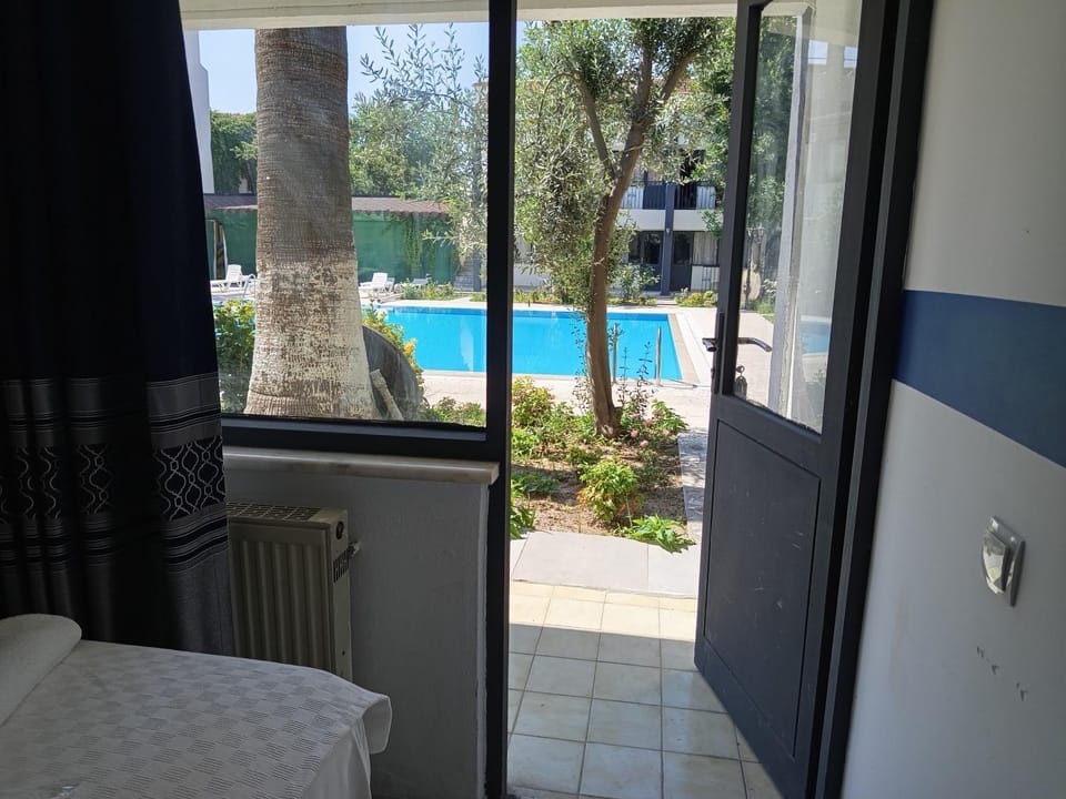 Patio, Bed, Day, Garden, Bedroom, Garden view, Pool view, Swimming pool, sunbed