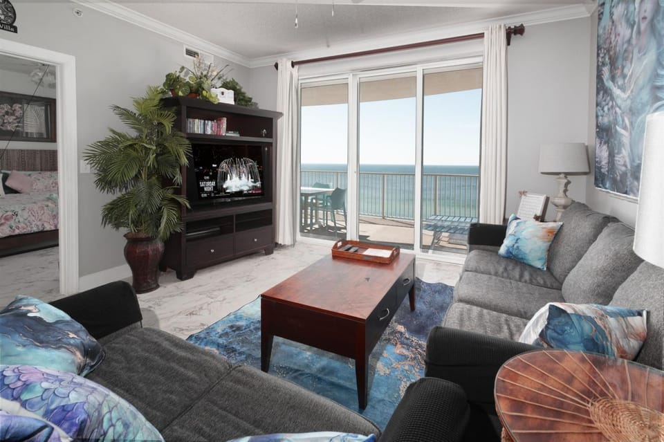 Beachfront, Free Beach service, Master on Gulf-Pcb Apartment in Long Beach