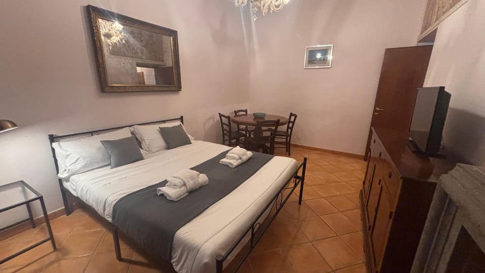 Communal lounge/ TV room, Bed, TV and multimedia, Photo of the whole room, towels