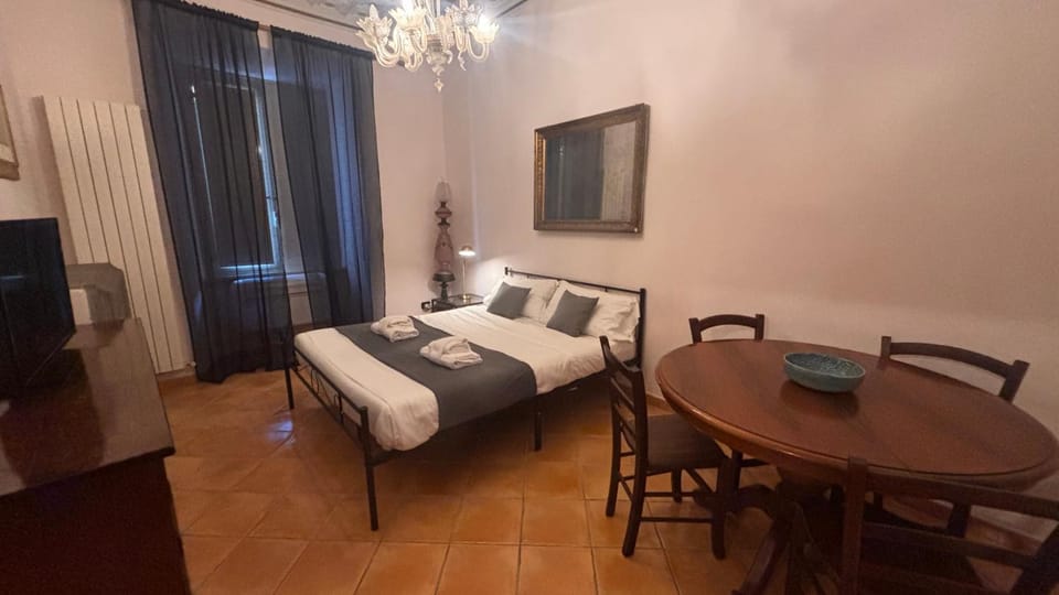 Bed, TV and multimedia, Photo of the whole room, Seating area