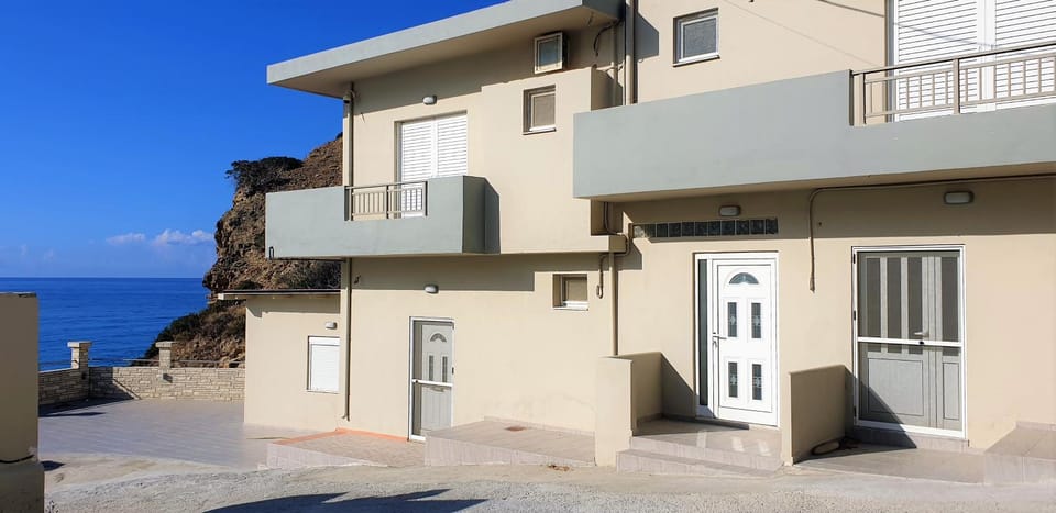 Property building, Balcony/Terrace, Sea view