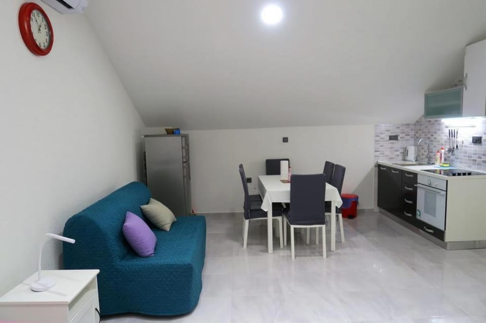 Seating area, Dining area, kitchen