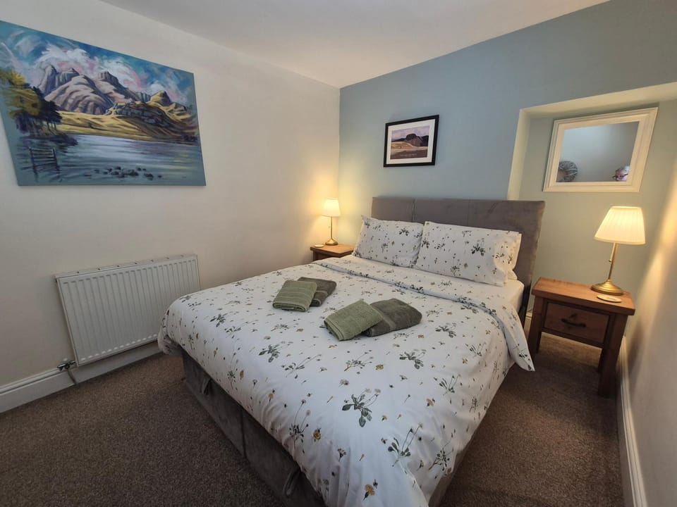 Arthurs Cottage -Charming Courtyard Cottage in the heart of Kendal, The Lake District Apartment in England