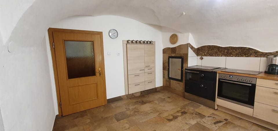 Kitchen or kitchenette, pet friendly, stove