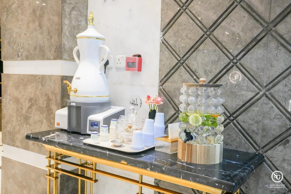 Coffee/tea facilities, Food and drinks