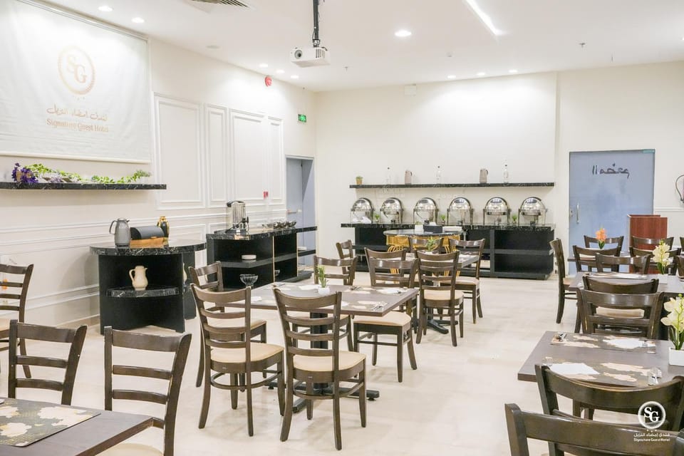 Restaurant/places to eat, Coffee/tea facilities, Food and drinks, Food, Drinks