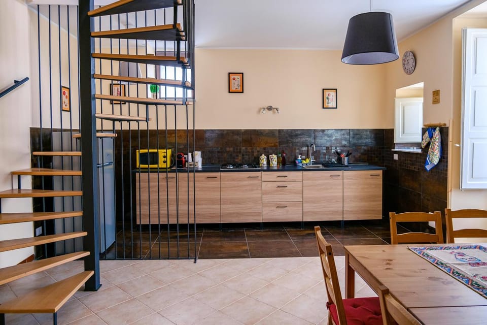 Dining area, kitchen