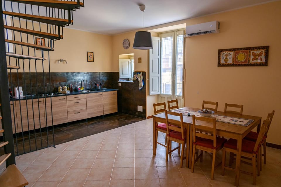 Dining area, kitchen