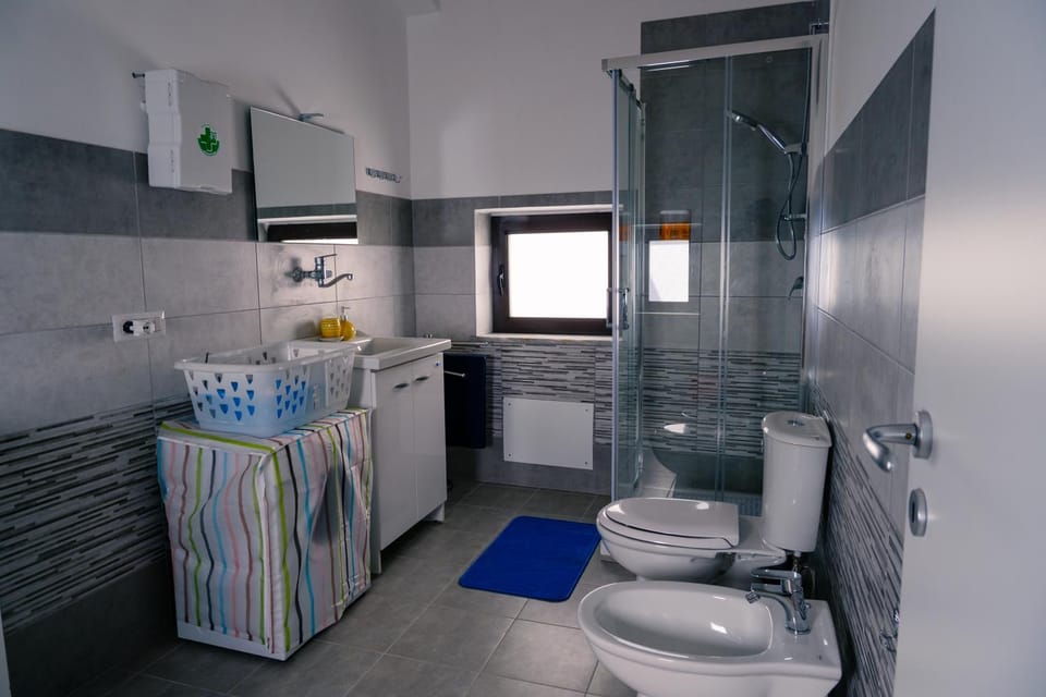 Bathroom, washing machine
