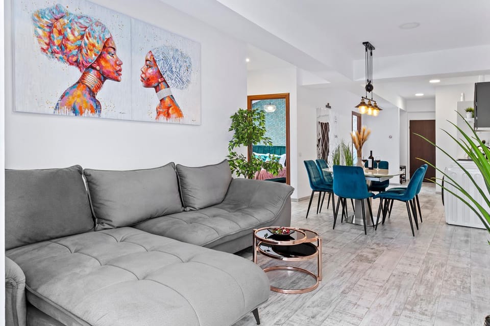 Communal lounge/ TV room, TV and multimedia, Living room, Dining area, Dinner, kitchen, air conditioner, air conditioner