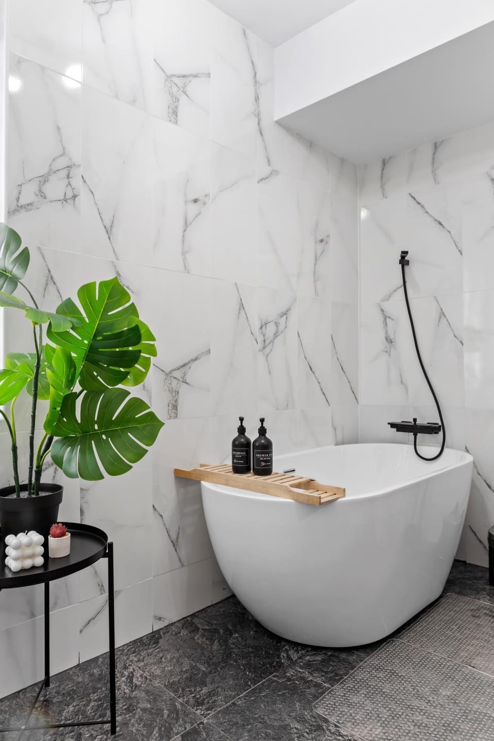 Shower, Toilet, Bathroom, Public Bath, Public Bath, Bath, hair dryier, heating, heating