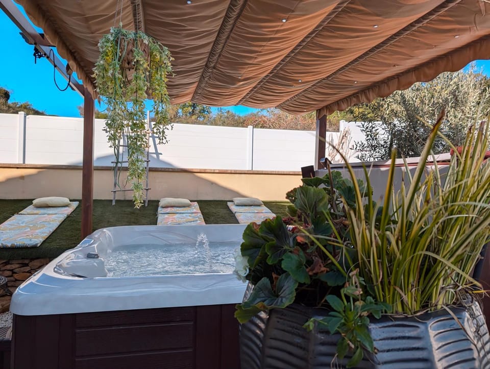 Natural landscape, Solarium, Spa and wellness centre/facilities
