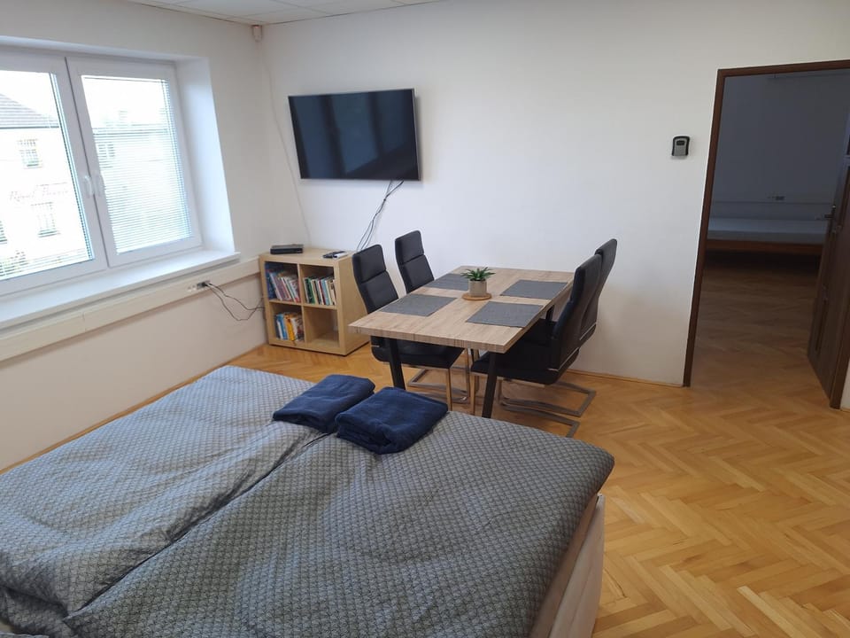 TV and multimedia, Seating area