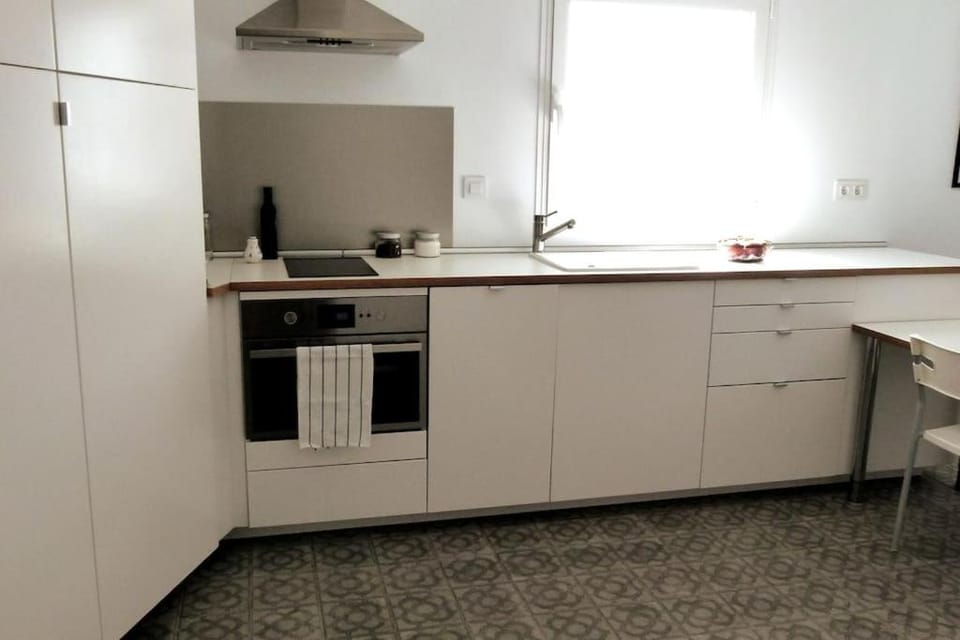 Kitchen or kitchenette, oven, stove