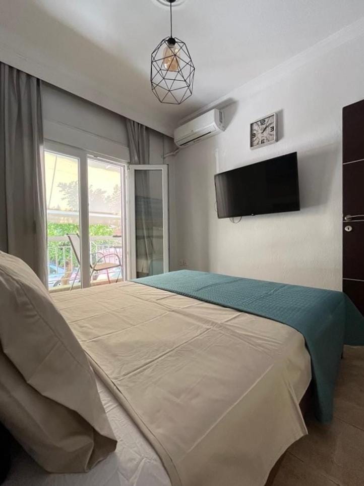 Bed, TV and multimedia, Bedroom, air conditioner