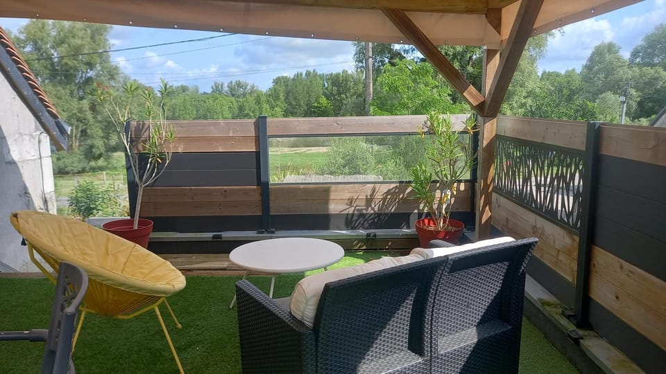 Garden, View (from property/room), Balcony/Terrace, Living room, Seating area, Garden view