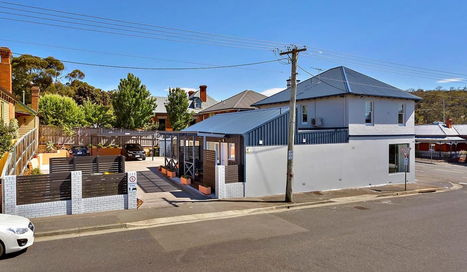 Property building, Neighbourhood